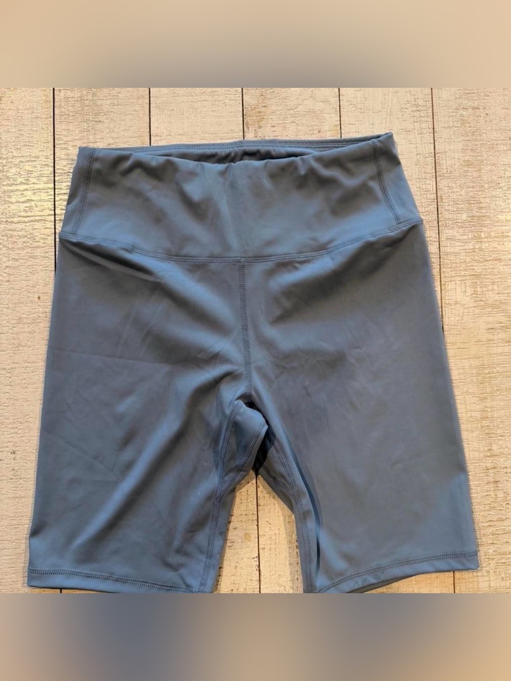 Lululemon high-waisted biker shorts
Women's size 10